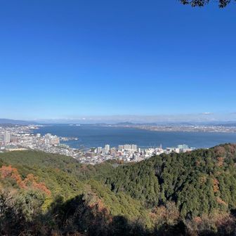 琵琶湖が見える山がどこかにある
