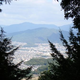 四王寺山が見える