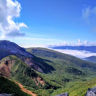 茶臼岳に雲が…。