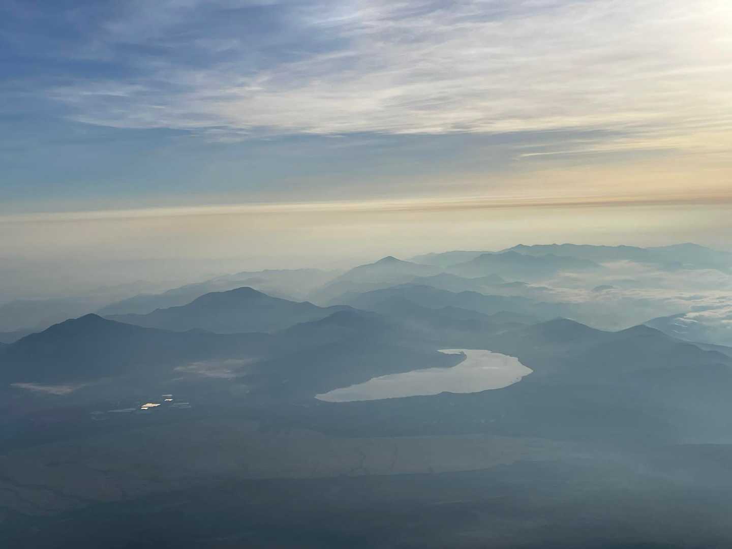 水墨画のような景色が広がっています