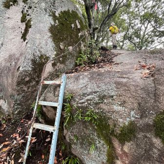 ロープありの楽しい登山道