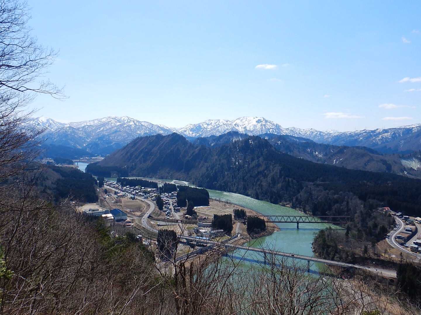日本平山、マンダロク山🏔と阿賀野川。