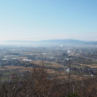 養老山地は少し霞んでます