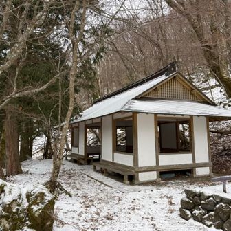 めっちゃ綺麗な東屋があります