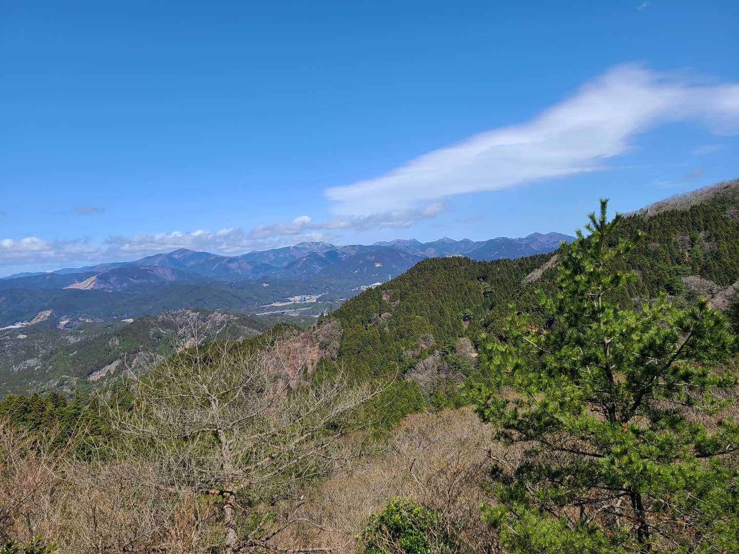 長石山手前の眺望所
風がなければ絶好のお弁当ポイント