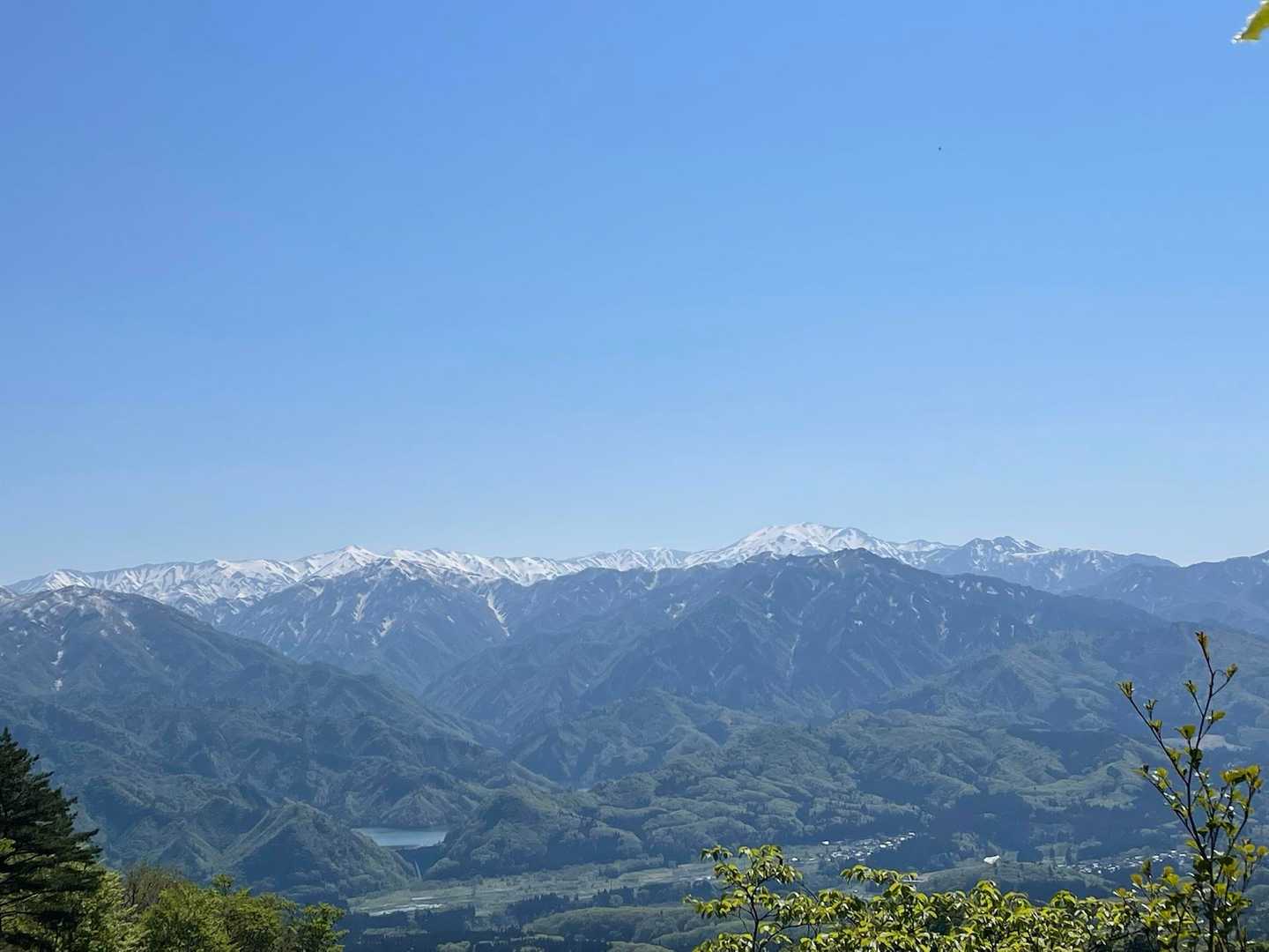 遠く飯豊連峰山⛰️⛰️⛰️⛰️
