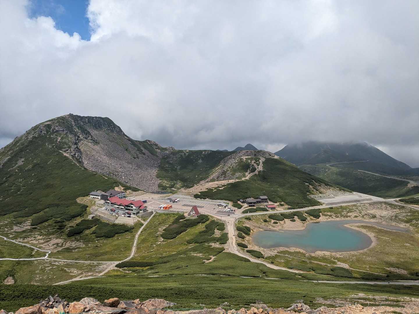 乗鞍岳（畳平） | 最短距離の3,000m峰は、雲上の花園や神秘の火口湖も魅力の写真