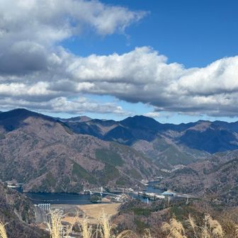 丹沢湖も見えて