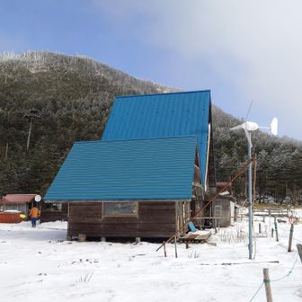 縞枯山荘🛖
営業はしていませんでしたが、雪かきをされている方がいらっしゃいました