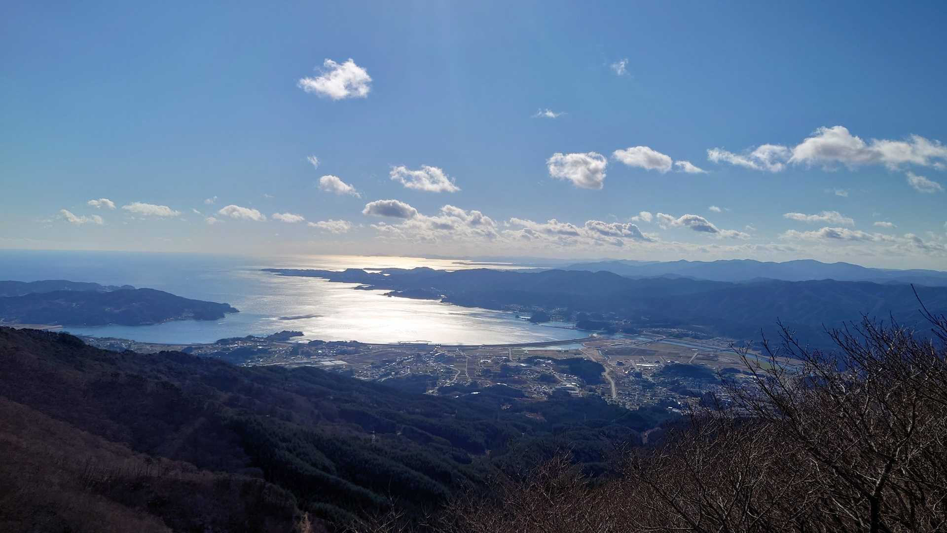 海と空の青で『氷上ブルー』って言うそうです（何度も来てるという4人のお姉さん方に教えていただきました）