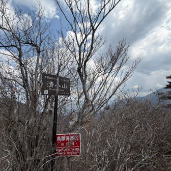 山頂は狭いですが眺望抜群！です。