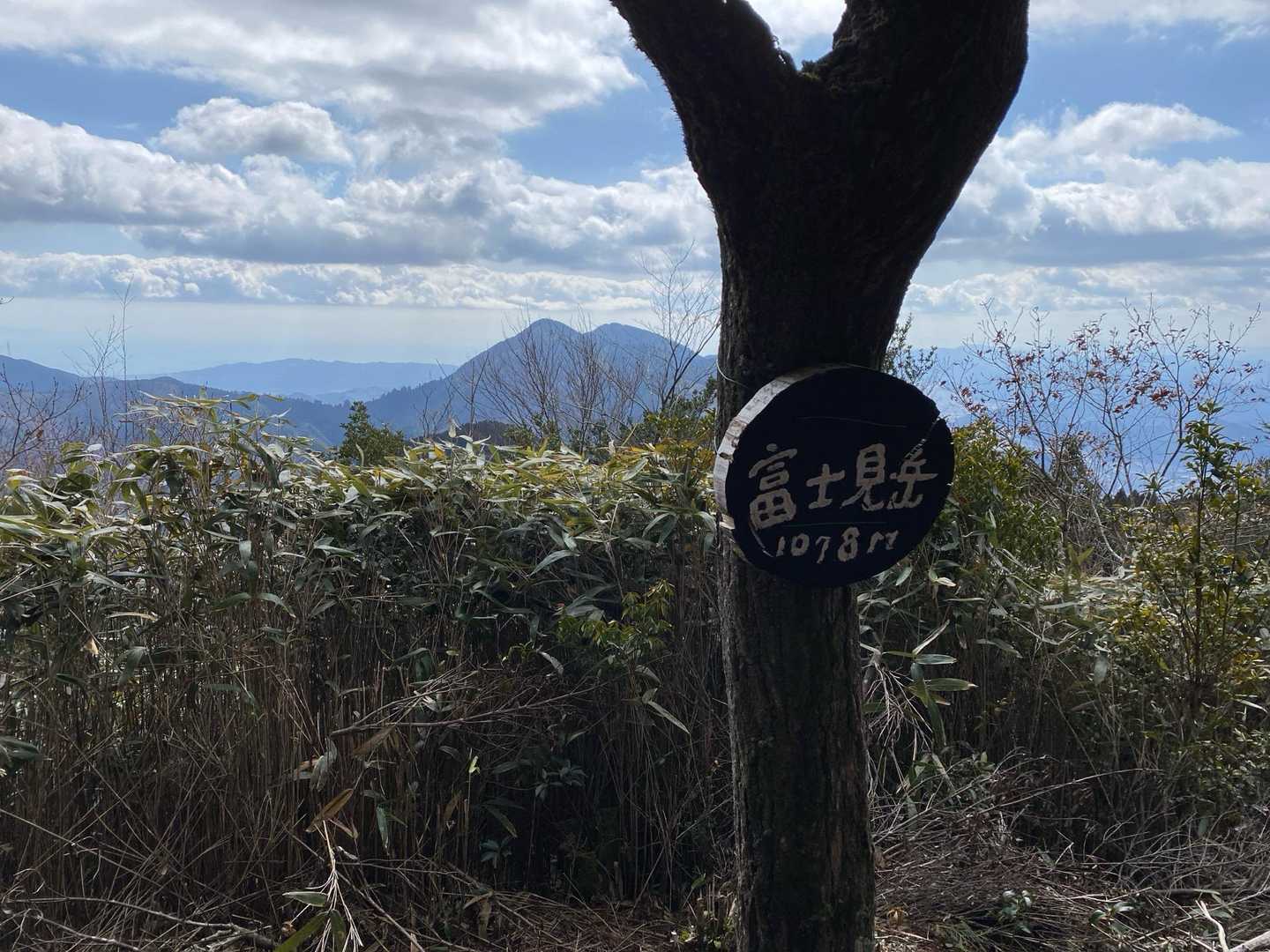 真富士山は休憩している方が大勢いたのでそのまま富士見岳まで来ました