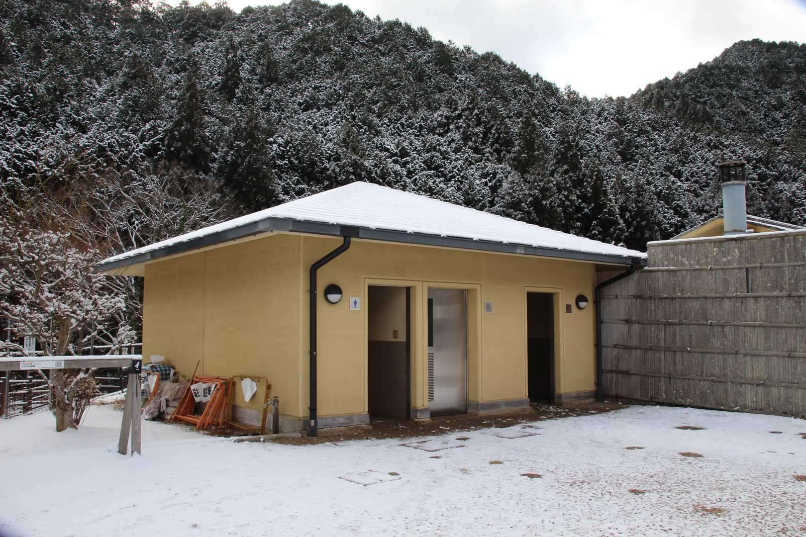 たかすみ温泉さんのトイレが使えます
駐車場は9:00から使用出来ます