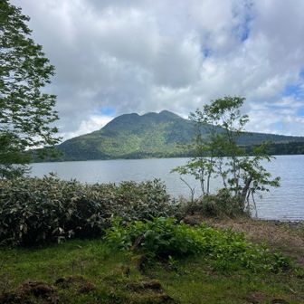 沼から見た燧ヶ岳