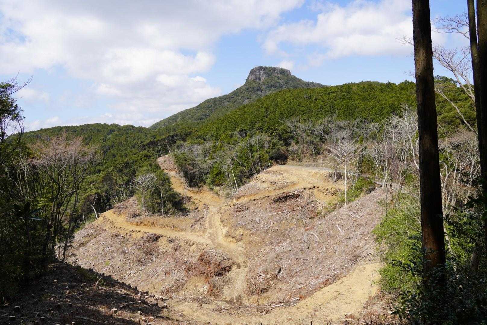 高見岳登山口から見た
虚空蔵山