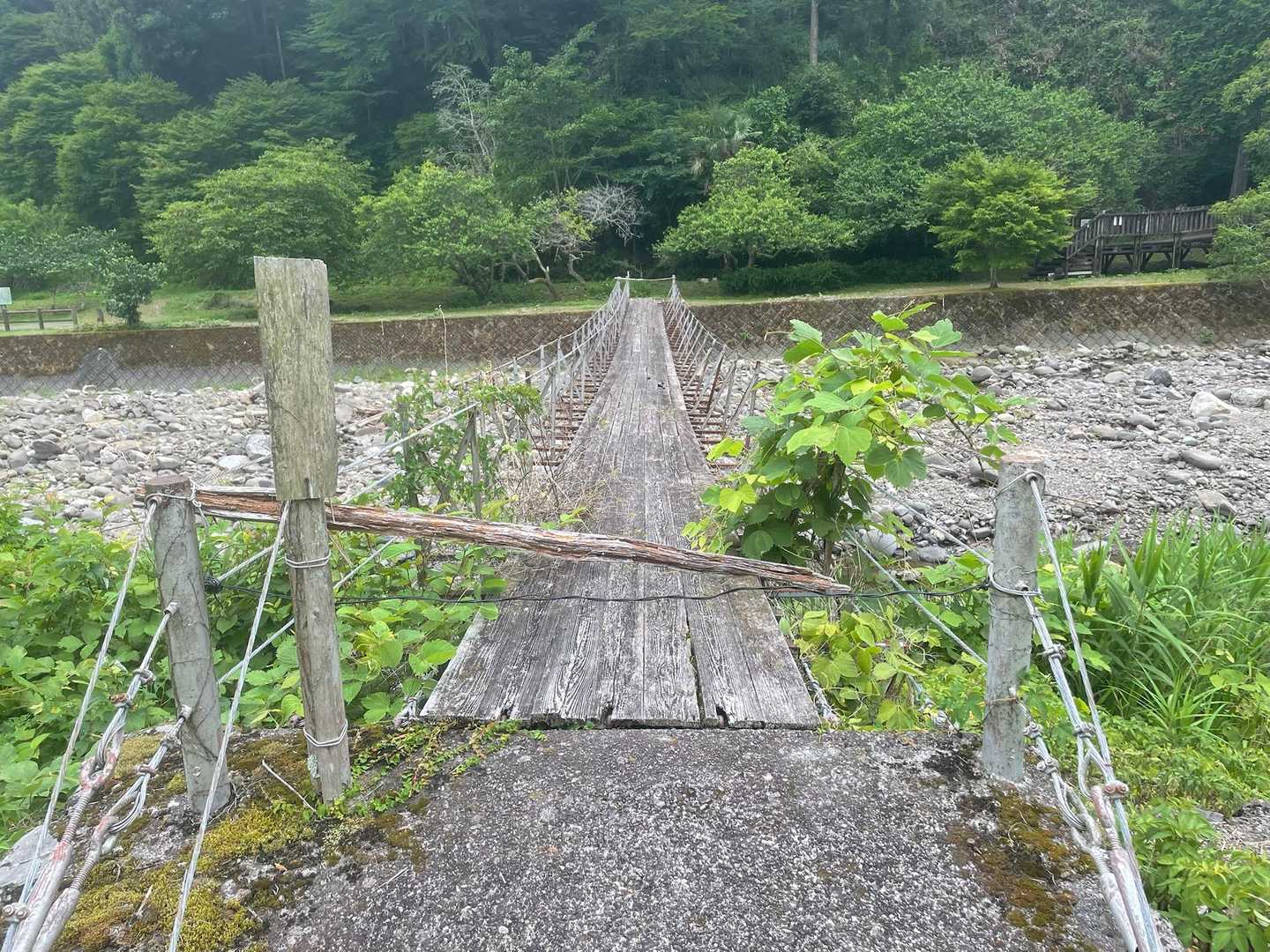 通行止めの吊り橋
全然行けそう😁