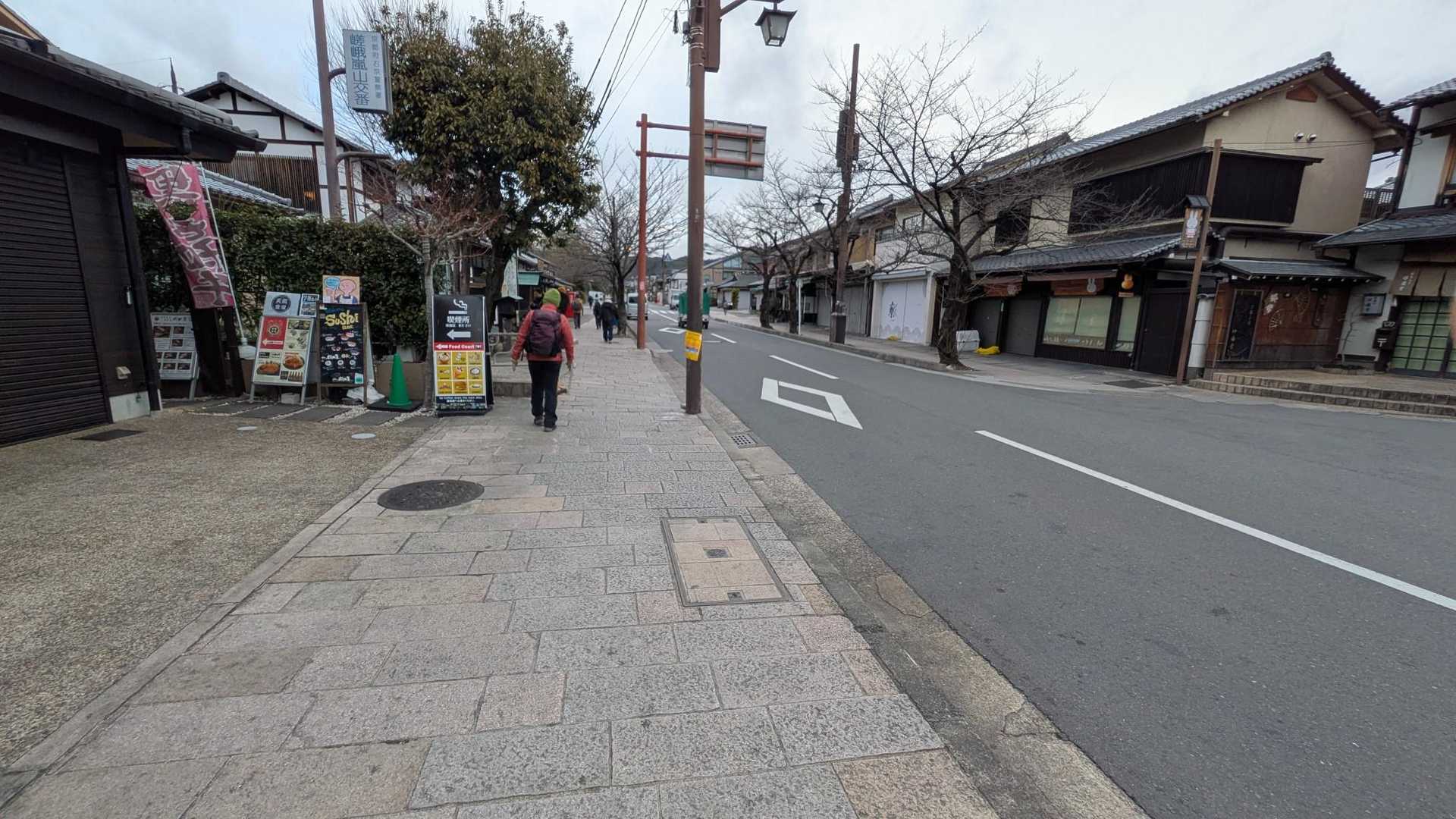 いつもはごった返す通り
も閑散としてました。