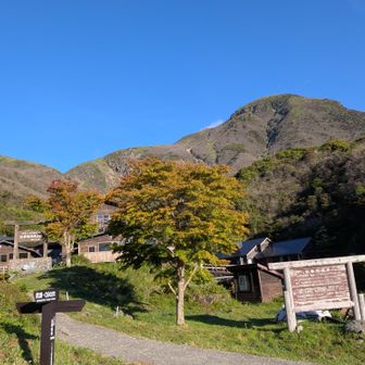 白口岳をバックに📸