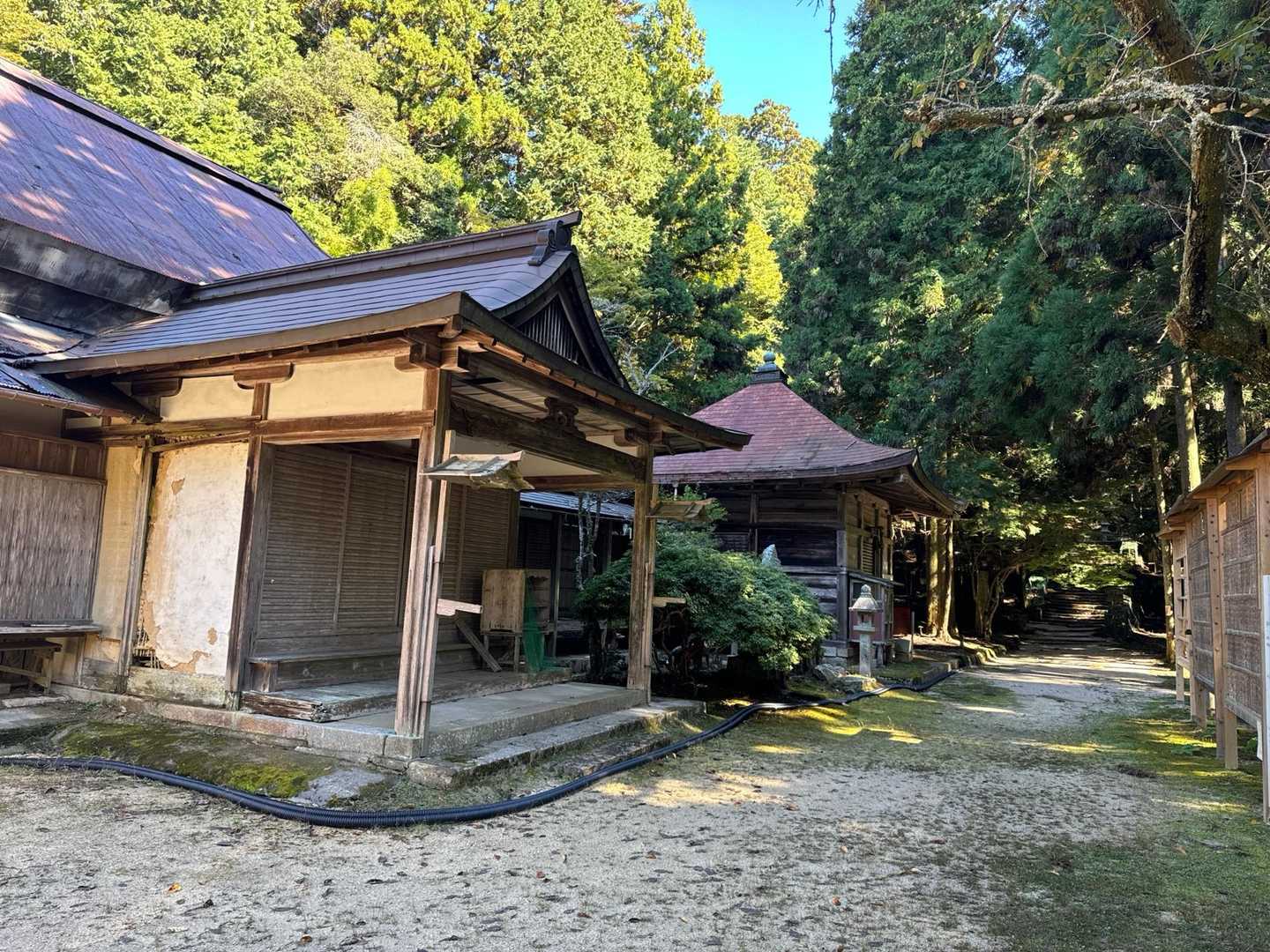 不動寺です。
ここはトイレ、休憩所もあります。