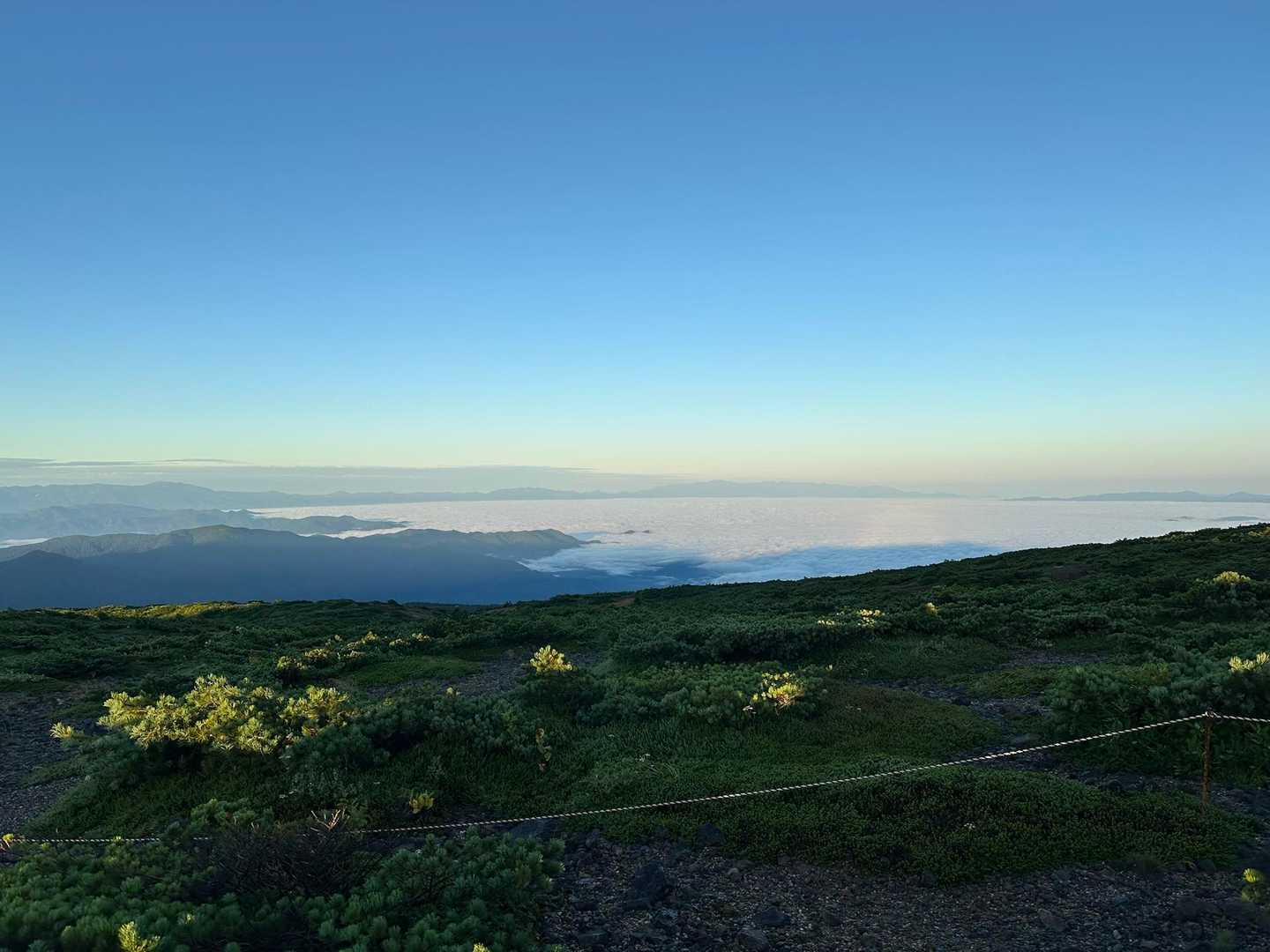【フラット登山】蔵王の盟主・熊野岳で荒涼の風景と美しい火口湖を堪能の写真