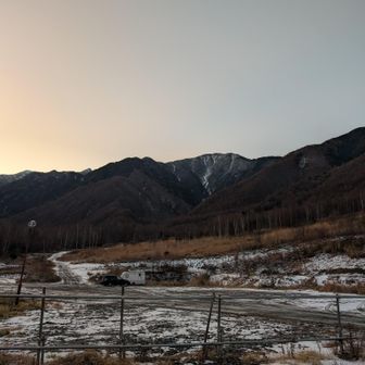 正面に今回登る麦草岳が、見えてます。