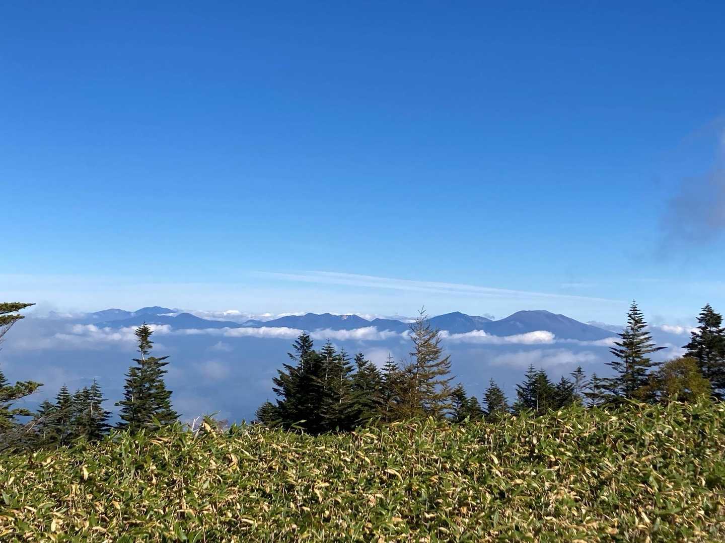 浅間連山から四阿山がくっきり。