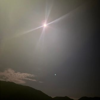 月明かりの中スタート