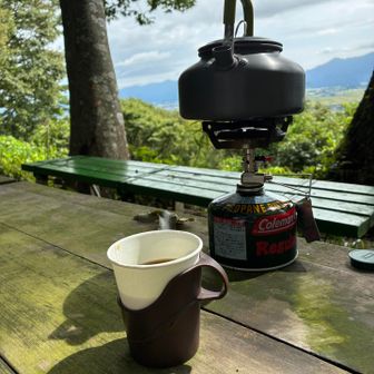 ブレイクタイム☕️

コーヒー美味いですね😋
ごちそうさまです☕️
おやつと共にいただきました😊

バーナー
一式いいなぁ✨