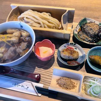 肉汁うどんセットを注文
食べ応えのある麺ですね〜