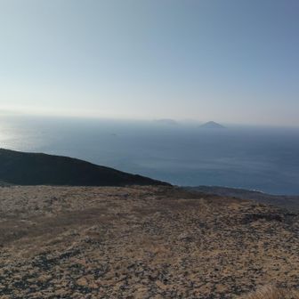 利島や新島が見えてます
この辺りから少し風が強くなりましたが許容範囲