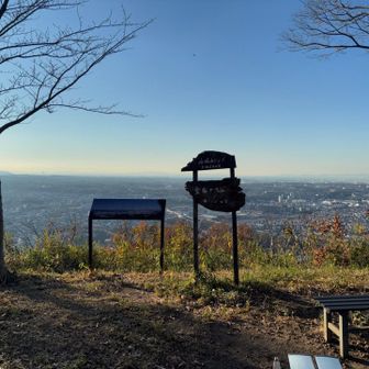 金胎寺⛰️山頂。360度の景色で、こちら側は六甲山、淡路島、瀬戸大橋が見えます。