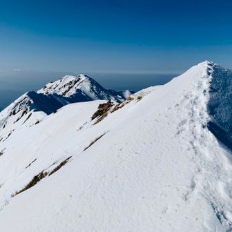 剣ヶ峰から見る弥山