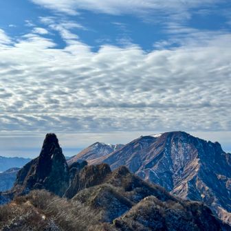 山頂から天狗岩〜高岳中岳方面　登った山を遠目に眺める贅沢👏