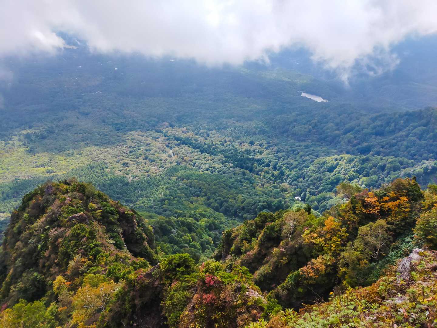 戸隠山周回 | そそり立つナイフリッジ。修験のココロが試されるスリリングな岩峰の写真