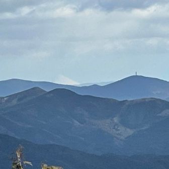富士山がかろうじて見えた。