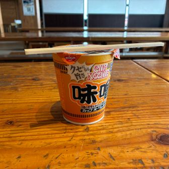 室堂でカップヌードル購入