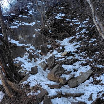 下った後で下から撮影。ここだけチェーンスパイクを着けました。