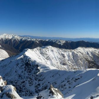 この尾根は蝙蝠岳（こうもりだけ）に繋がってます。いつか行ってみたい👍