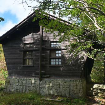 大休峠の避難小屋