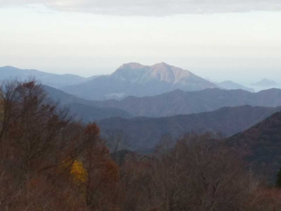 このアングルの青葉山は格好良くてなかなかいい。