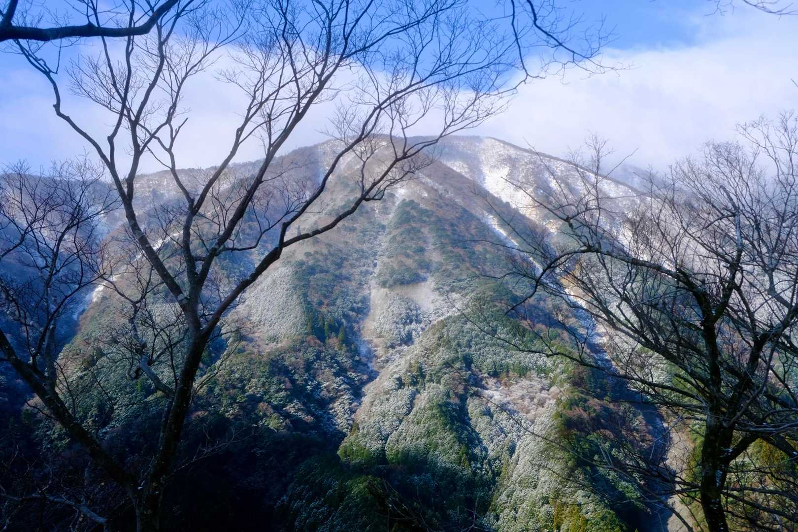 おぉぉぉ“(⌯¤̴̶̷̀ω¤̴̶̷́)✧
隣のお山がかっこいい