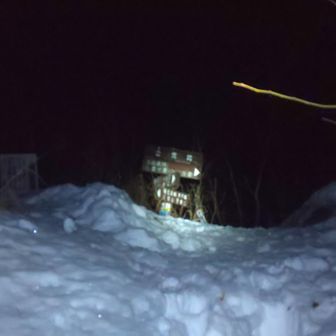 金糞峠が見えてきて。
青ガレ手前からチェンスパ装着。
金糞峠からアイゼン装着。

ワカンは持参してたけど不要でした。コヤマノ岳や八雲ヶ原でトレース外すと膝までズボる程度です。