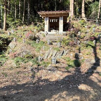 2座目行こうと登り口まで行ってみたけど
やめといた
次の機会に行けたらいいな？
🛎️🎒👚は車に入れとこ
と思うのであった

でもやっぱりソロは🐻怖い😱