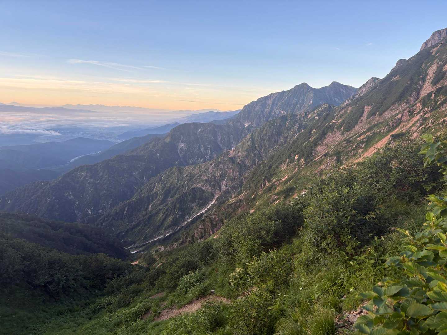 白岳-西遠見山-大遠見山-中遠見山-五竜登山口-二ノ背髪- 縦走コースの写真