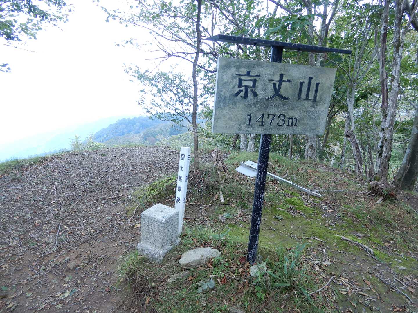 曇りで展望は残念ですが、無事登頂です😃🎶