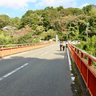 バス停目指して急ぎます