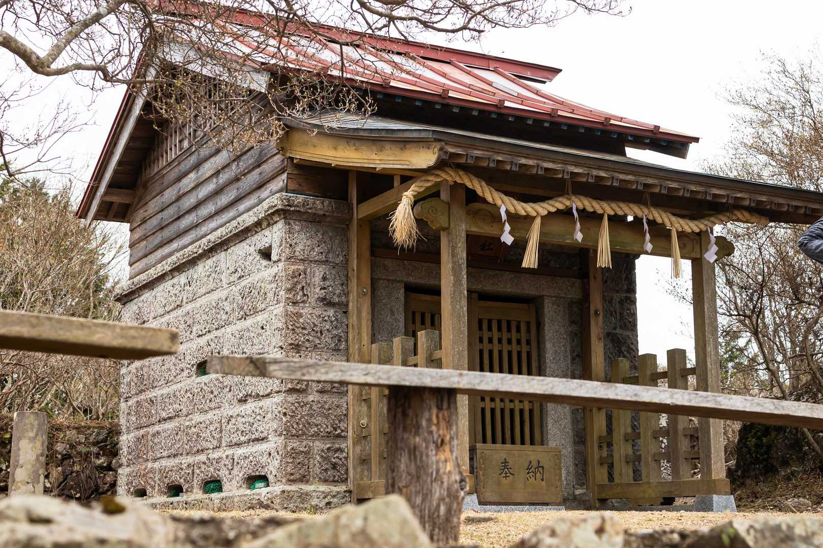 山頂のお社