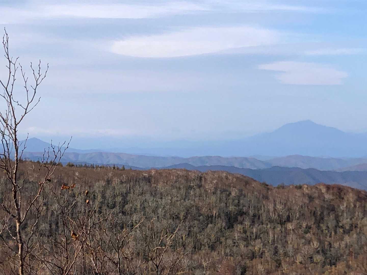 右に岩手山、左に姫神山