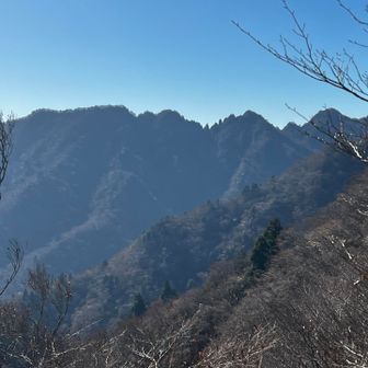 鋸岳。ギザギザでほんとノコギリみたい
