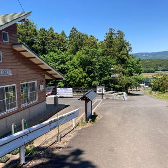下山途中には、登ってる人に「山頂は晴天でサイコーの景色でしたよ😊👍」って、言いまくって下りてくる🚶💦
無事下山、お疲れ山でした⛰️